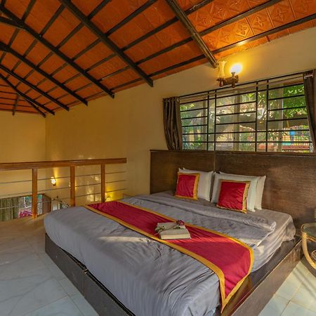 Q Swarga Retreat Hotel Attigundi Kültér fotó