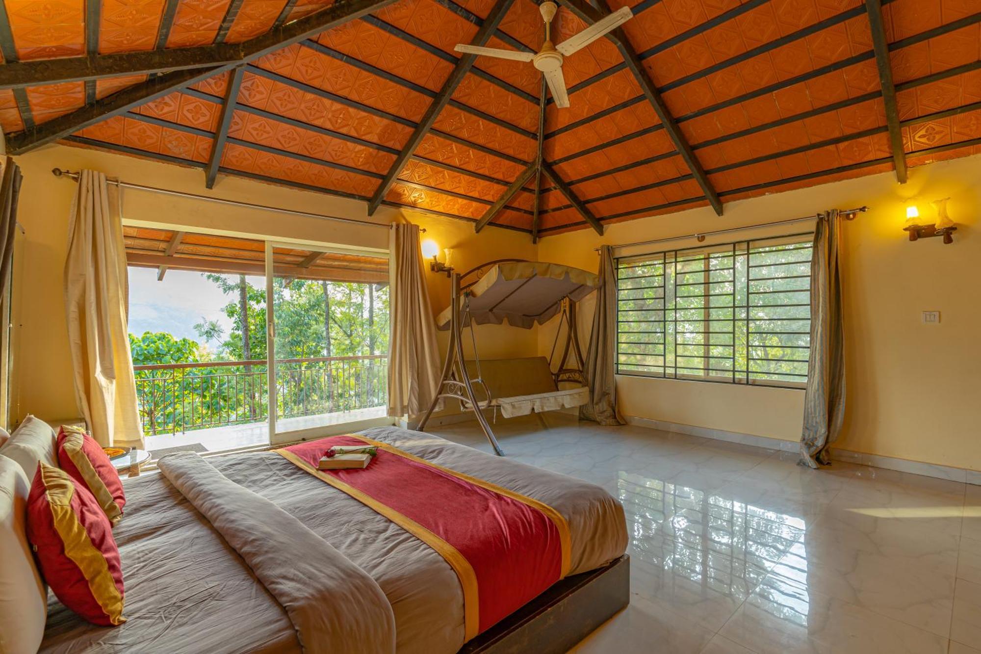 Q Swarga Retreat Hotel Attigundi Kültér fotó