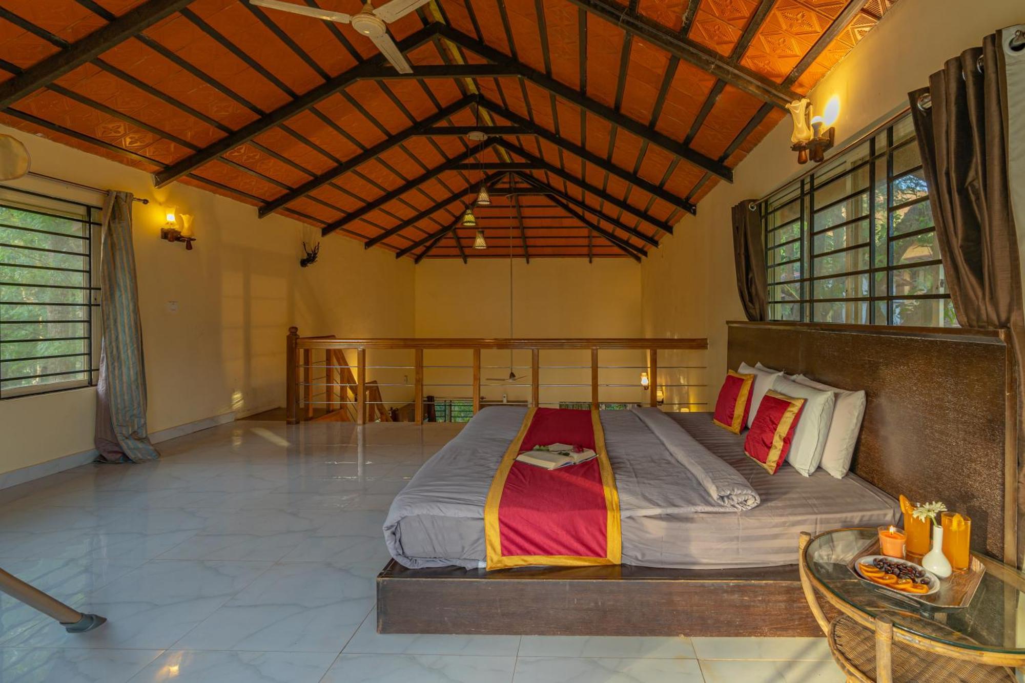 Q Swarga Retreat Hotel Attigundi Kültér fotó
