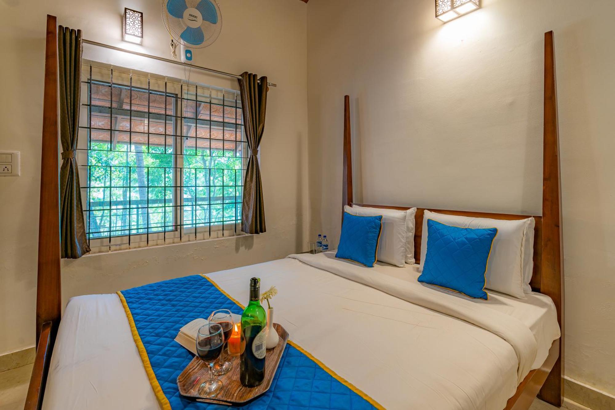 Q Swarga Retreat Hotel Attigundi Kültér fotó