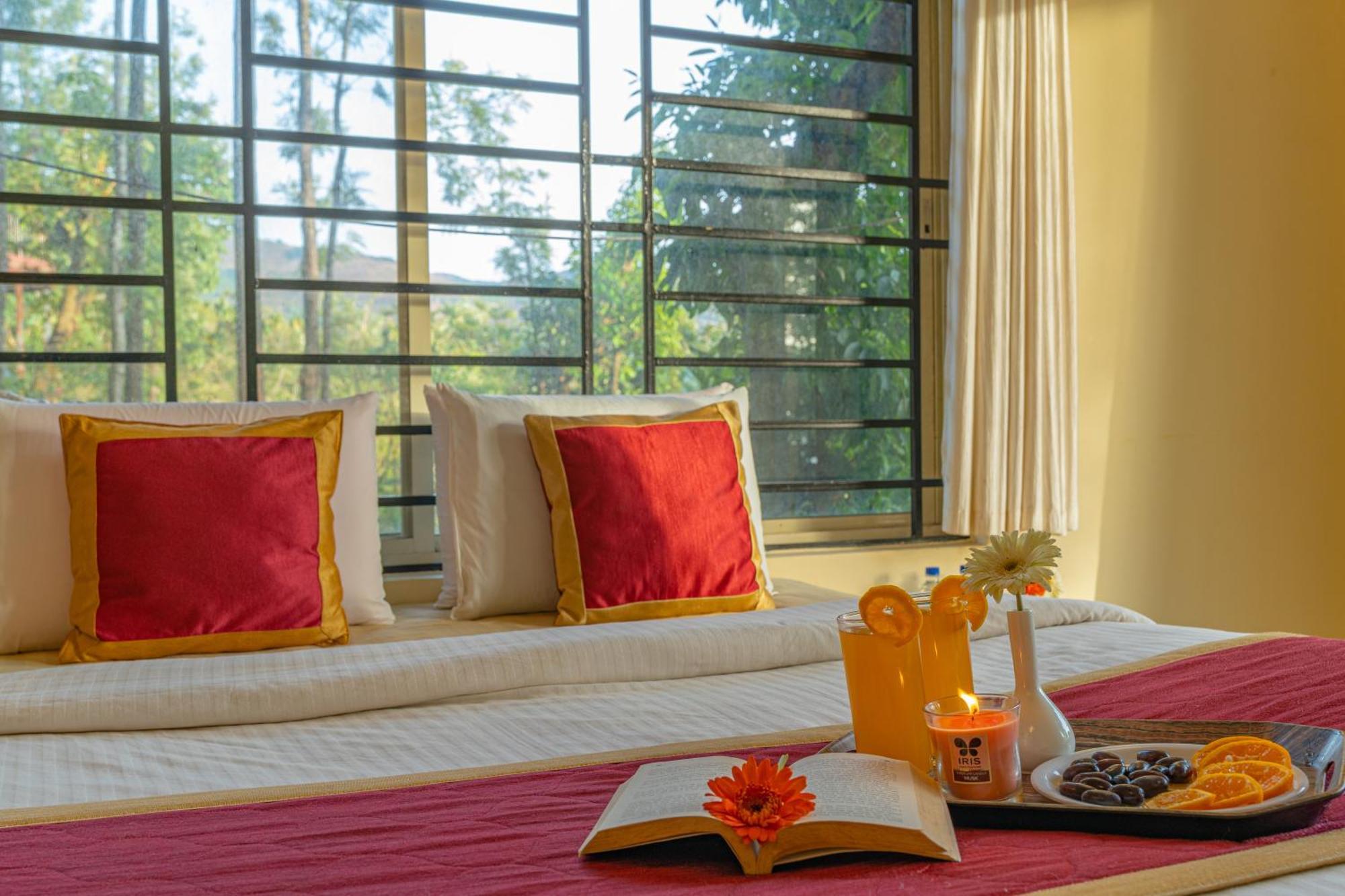 Q Swarga Retreat Hotel Attigundi Kültér fotó