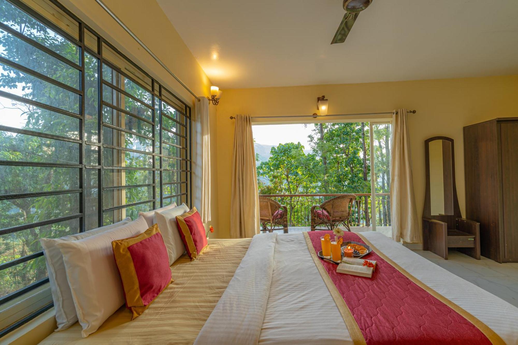 Q Swarga Retreat Hotel Attigundi Kültér fotó