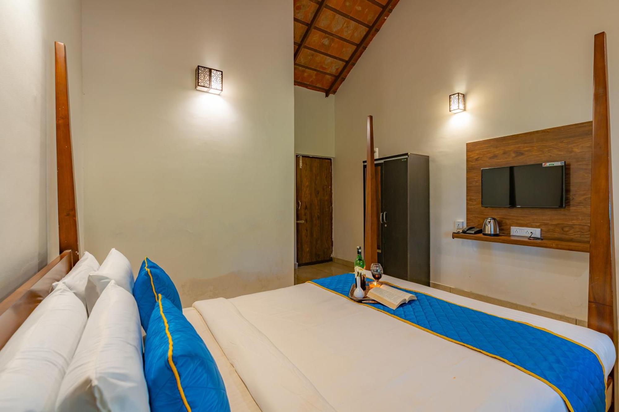 Q Swarga Retreat Hotel Attigundi Kültér fotó