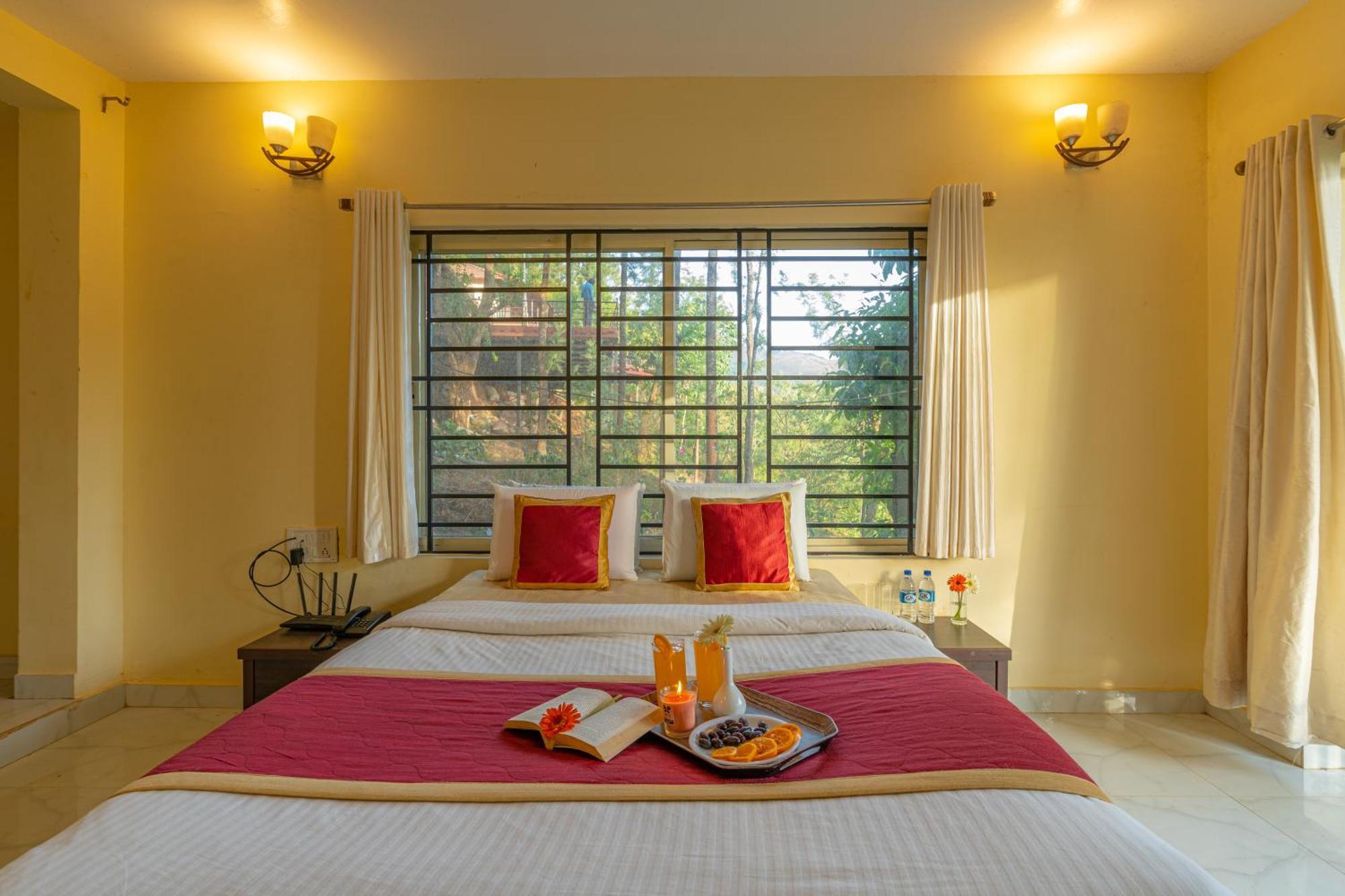 Q Swarga Retreat Hotel Attigundi Kültér fotó