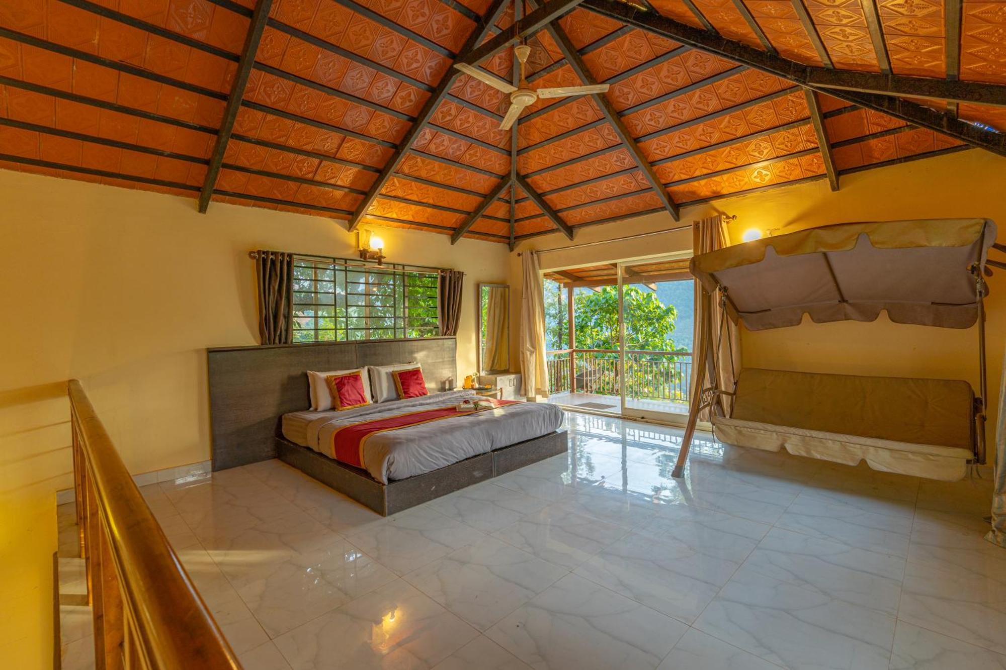 Q Swarga Retreat Hotel Attigundi Kültér fotó