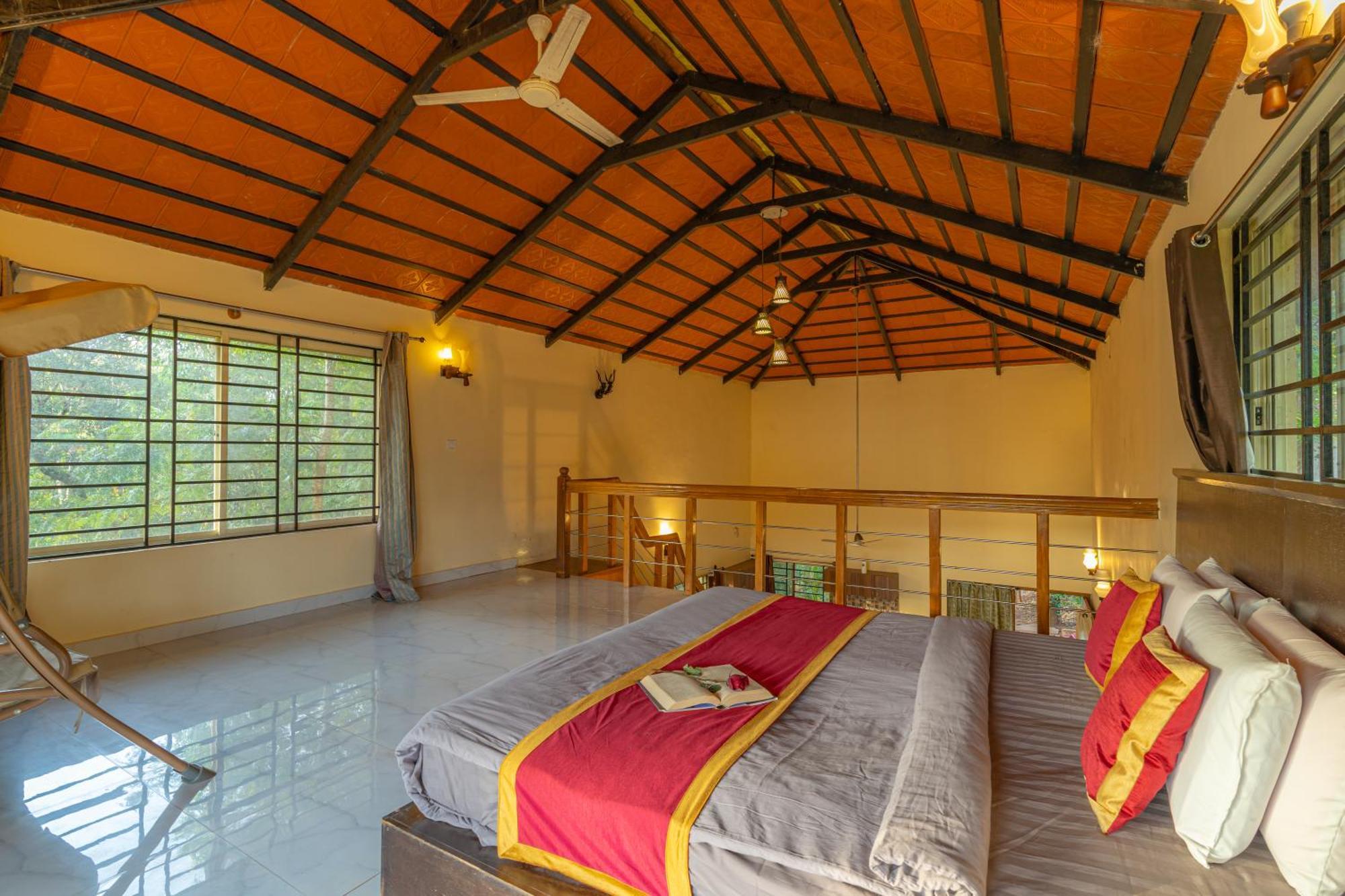 Q Swarga Retreat Hotel Attigundi Kültér fotó