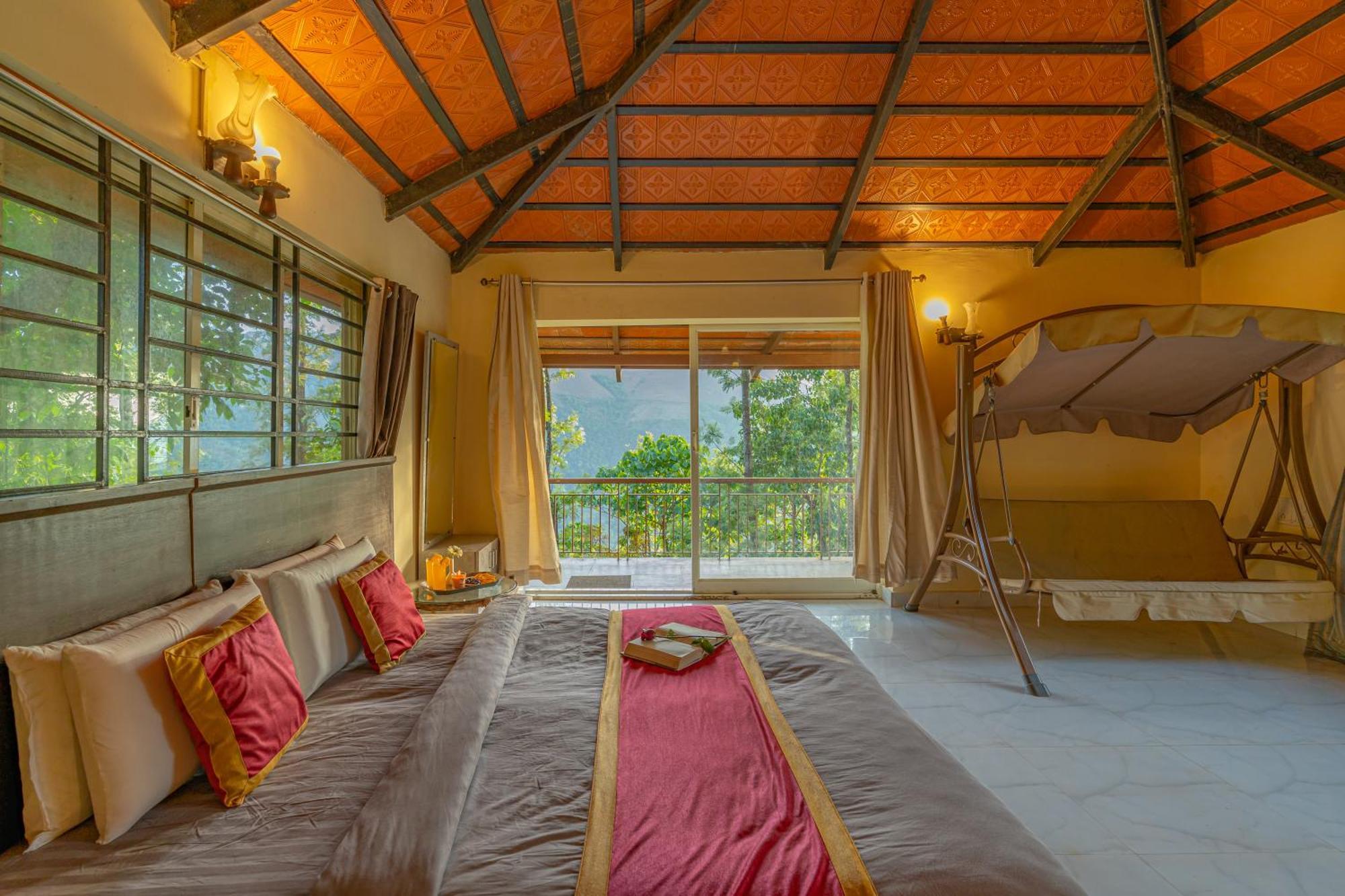 Q Swarga Retreat Hotel Attigundi Kültér fotó